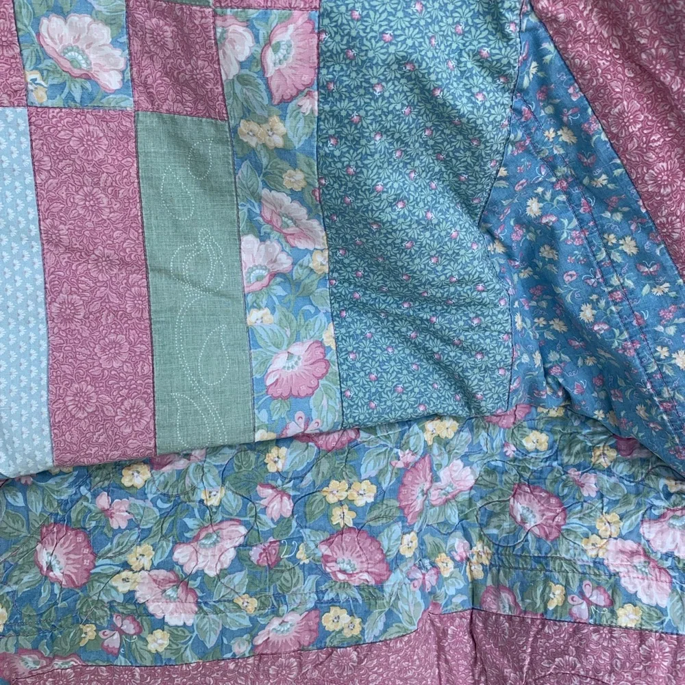 Vintage Floral Patchwork Quilt - Pink and Blue